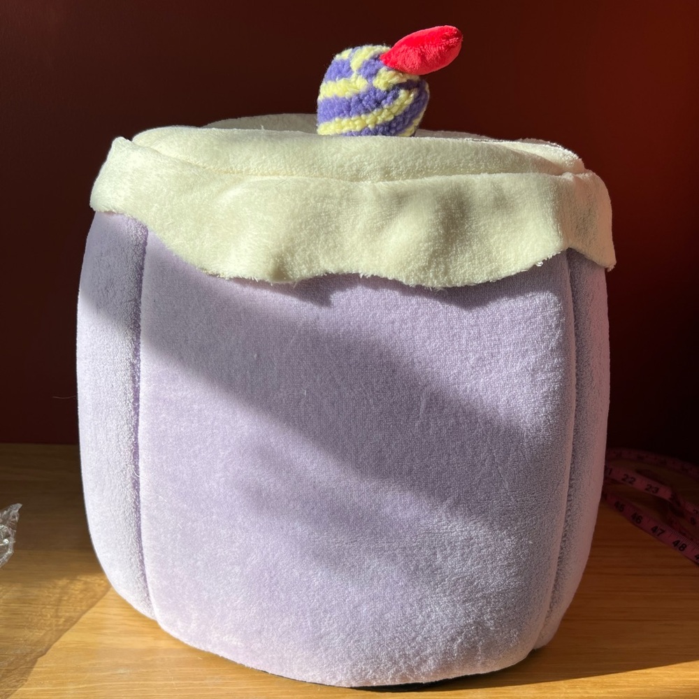 Cupcake Comfort Plush Pet Bed - 16 1/2” Diameter - Lavender 🧁NWT! - Picture 5 of 16